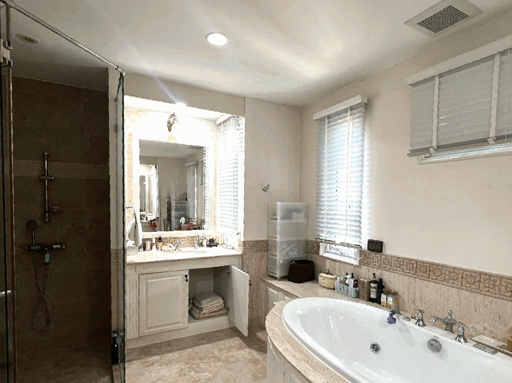 House with Shared Pool in Bangnatrad 